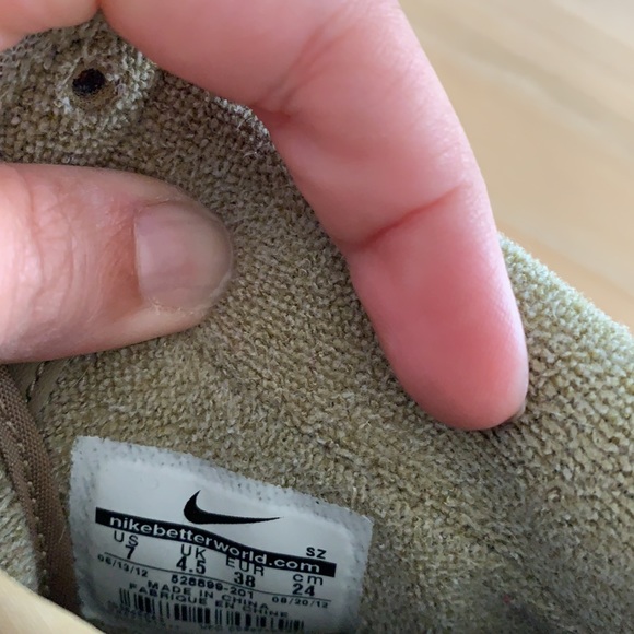 Nike wedge tan suede sneakers - Picture 3 of 5